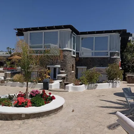 Villa Mykonian Iros & *