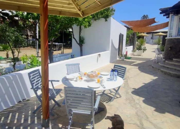 Mykonian Iros & * קאלו ליבאדי