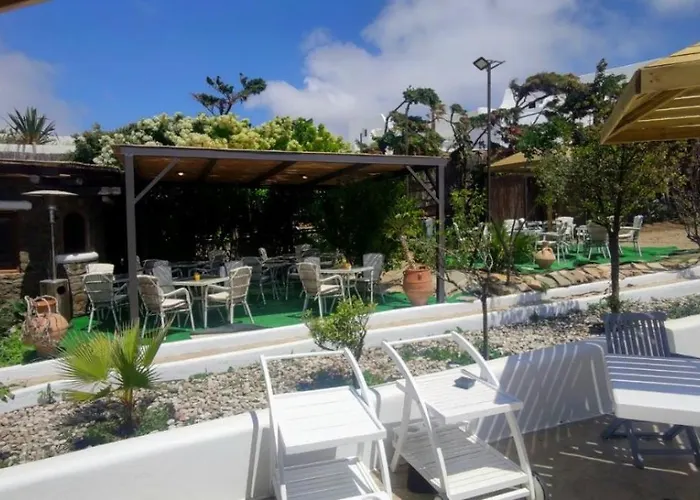 Willa Mykonian Iros & *