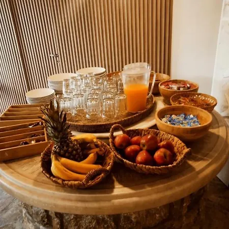 Mykonian Iros & 칼로 리바디