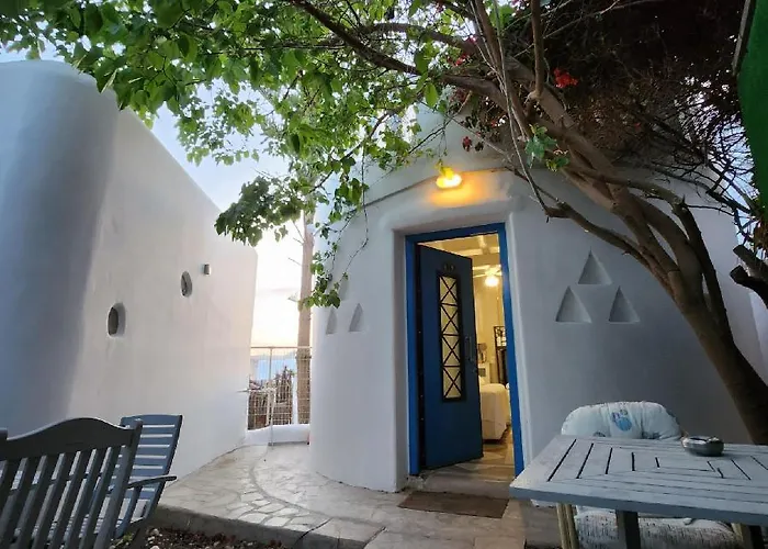 Mykonian Iros & * Καλό Λιβάδι