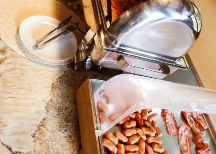 Mykonian Iros & Willa