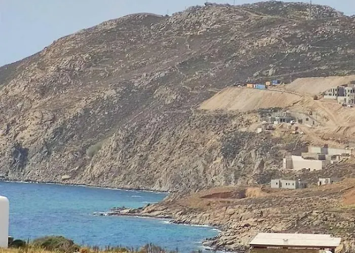 Mykonian Iros & * Καλό Λιβάδι