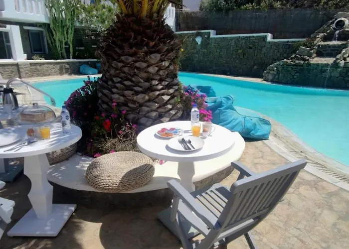 Mykonian Iros & * Καλό Λιβάδι