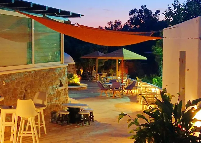 Mykonian Iros & Καλό Λιβάδι